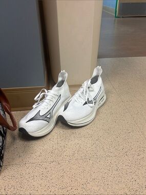 Mizuno White and Black Performance Running Shoes